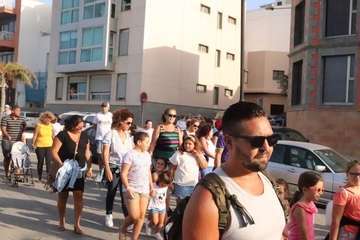 Un pasacalles anima a Melenara a vivir sus fiestas (Foto Briand Rodríguez)
